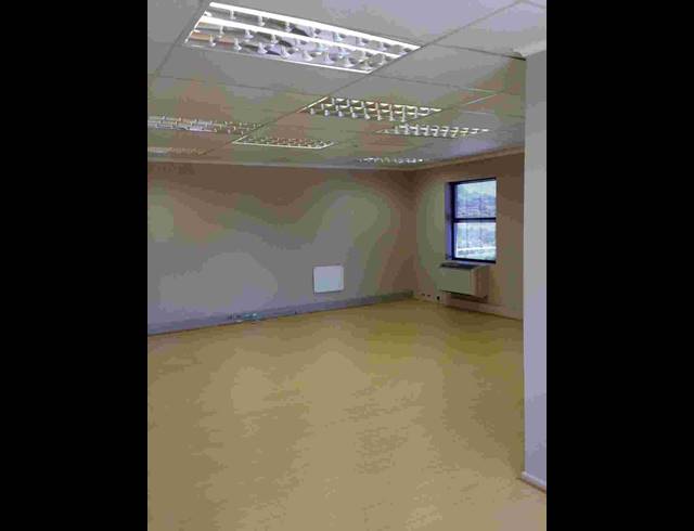 1,194M² OFFICE TO LET IN KENILWORTH
